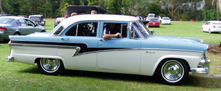 Ford Customline Les Cross's 58 Sedan